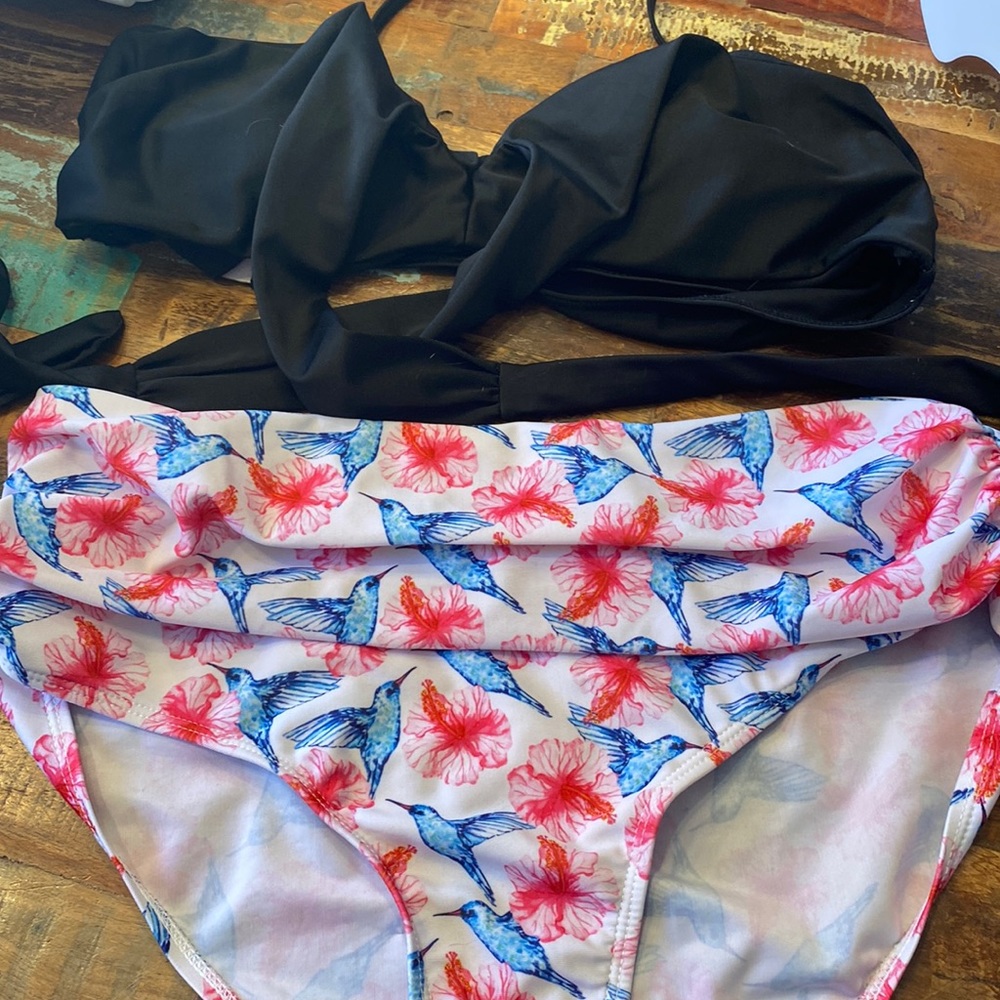 Brand new two piece set ! Hummingbird/ pink flowers with black top